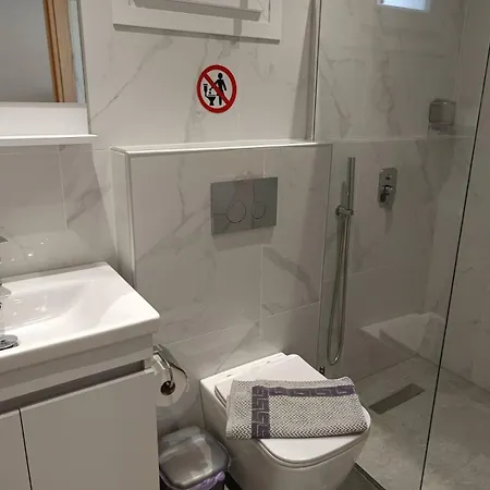 Fox * Paralia Sikias