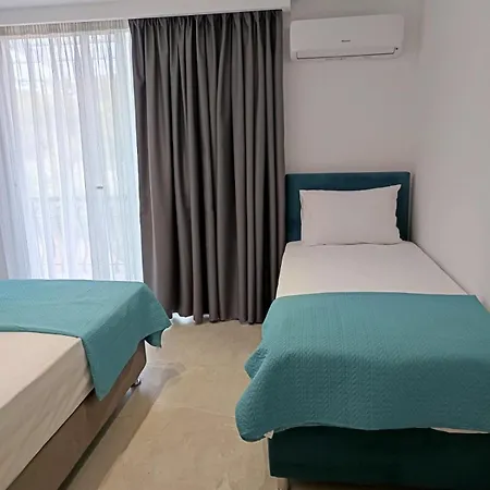 Fox * Paralia Sikias