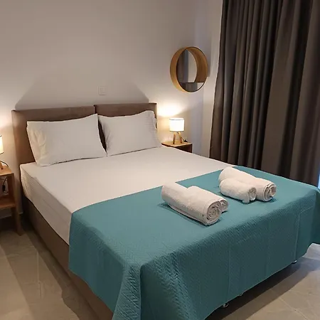 Fox * Paralia Sikias