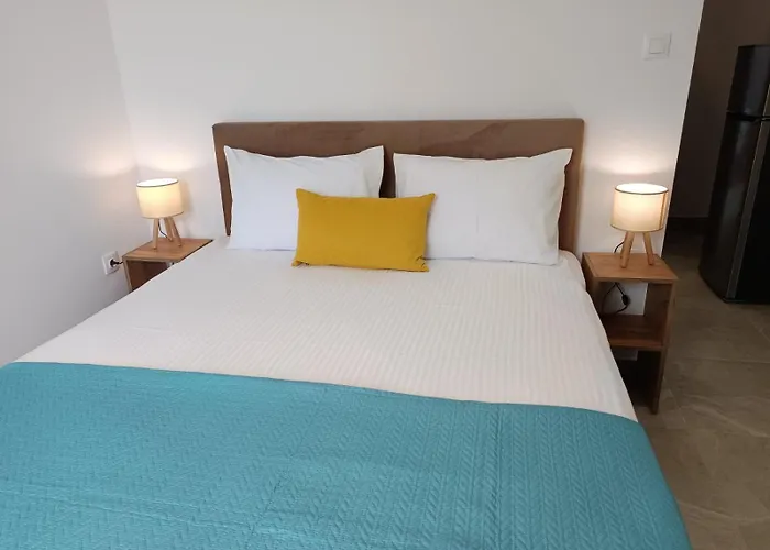 Fox * Paralia Sikias