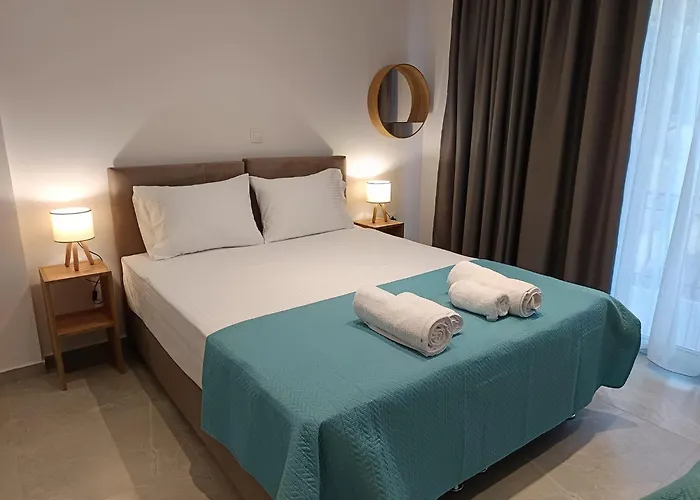 Fox * Paralia Sikias